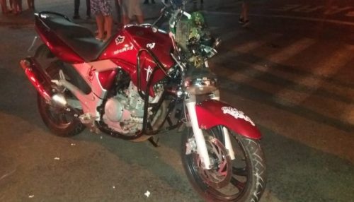 Motociclista fica ferido após colisão com carro no centro de Flórida Paulista