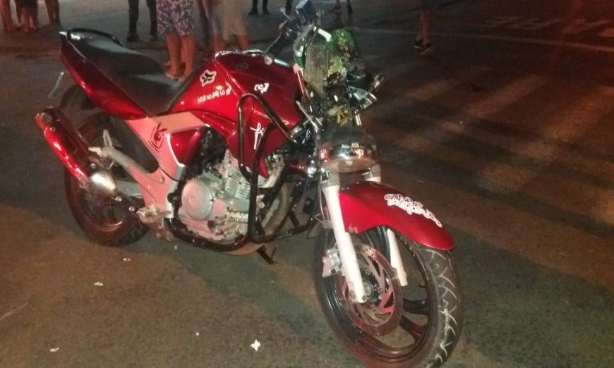 Motociclista fica ferido após colisão com carro no centro de Flórida Paulista