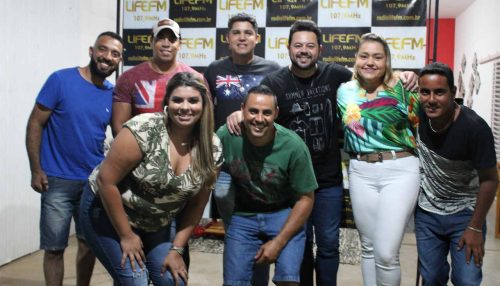 Grupo Estilo Atrevido anima o Programa Agora é que São Elas da Life FM