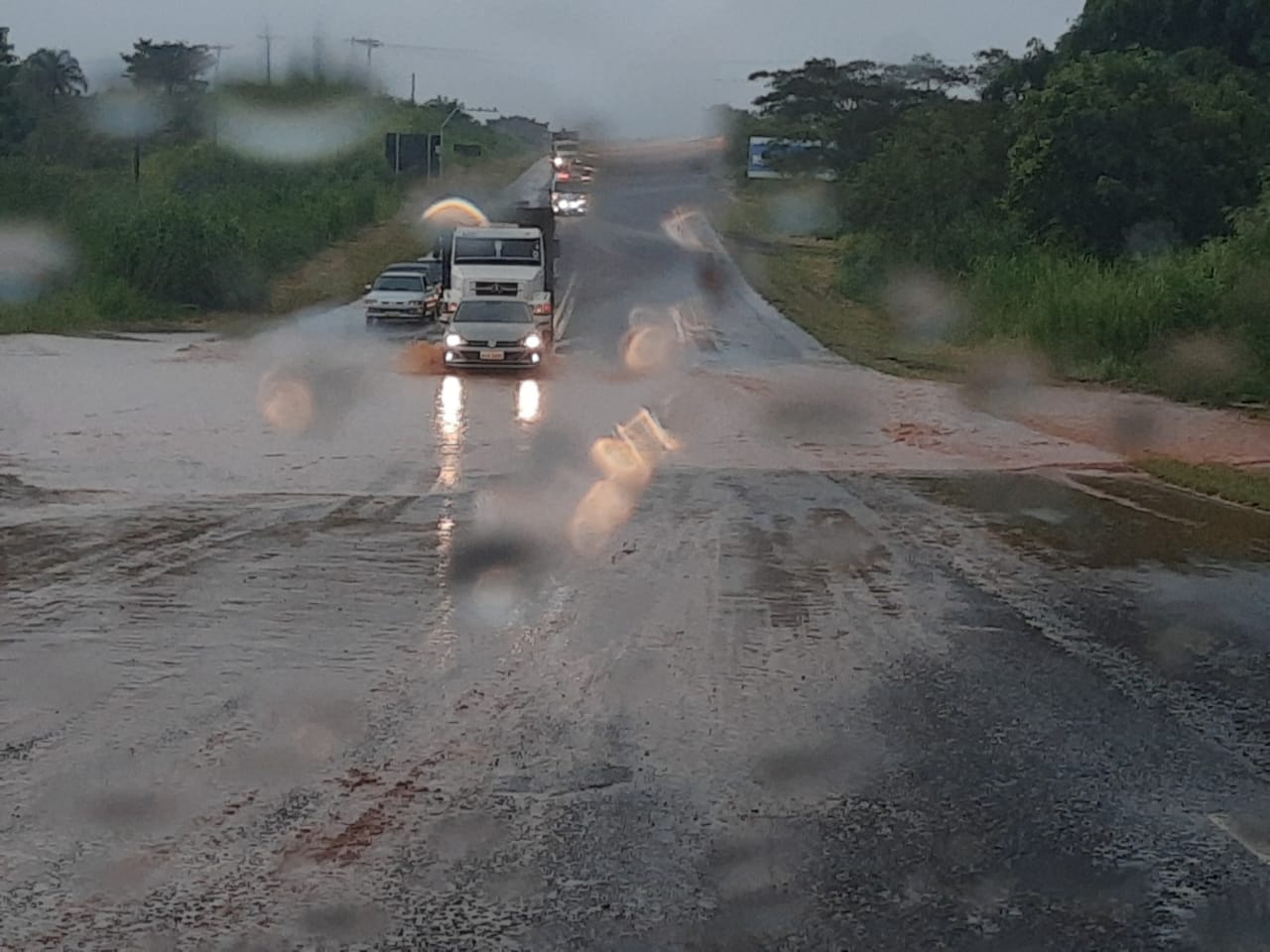 Pontos de alagamento exigem atenção redobrada dos motoristas pela SP-294