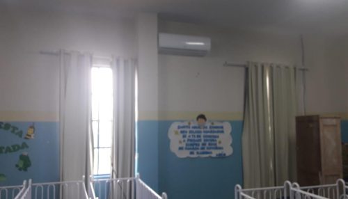 Aparelhos de ar condicionado são instalados nas creches do município de Adamantina com o apoio de voluntários