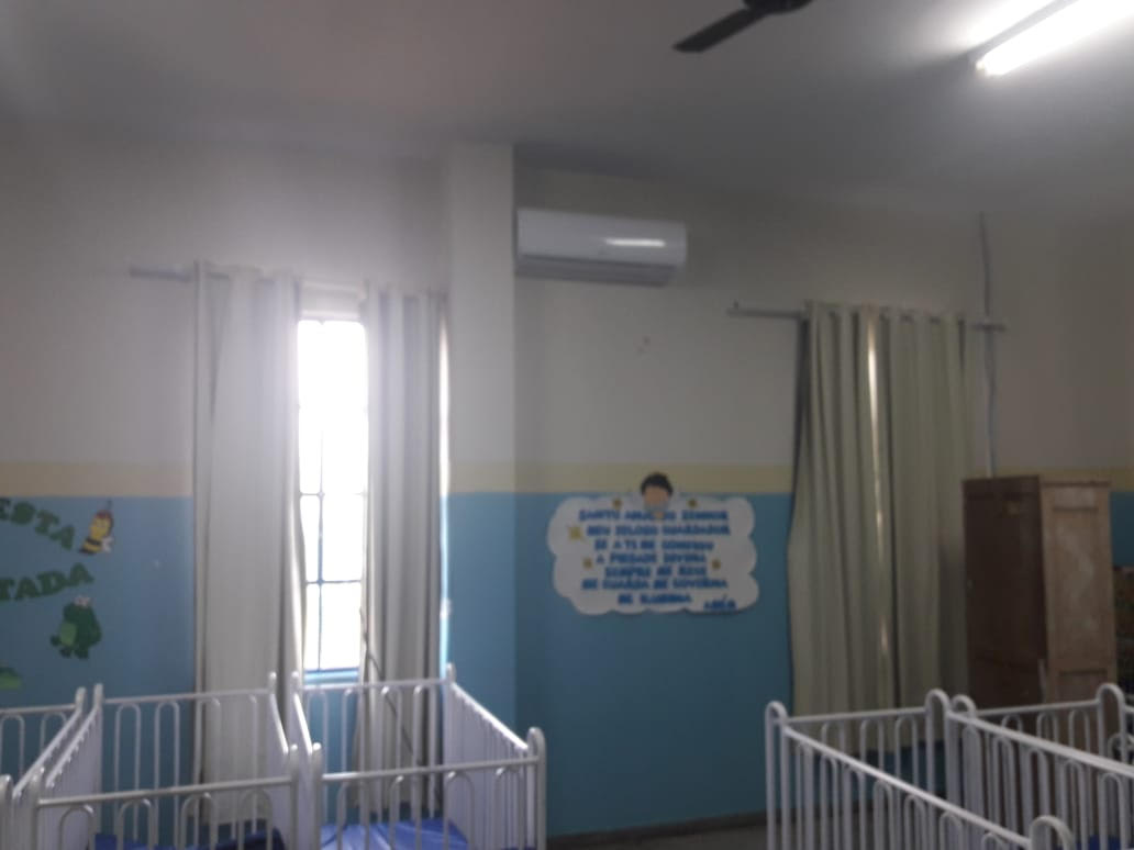 Aparelhos de ar condicionado são instalados nas creches do município de Adamantina com o apoio de voluntários