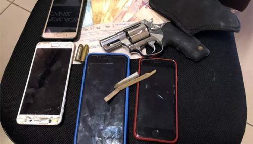 Homem é preso em flagrante por posse ilegal de arma de fogo, mas paga fiança e acaba liberado em Rinópolis