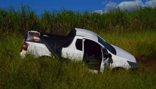 Motorista perde o controle e veículo se choca contra barranco na SP-294 em Flórida Paulista