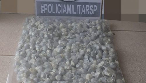 Polícia Militar prende homem com quase 500 papelotes de droga prontos para a venda