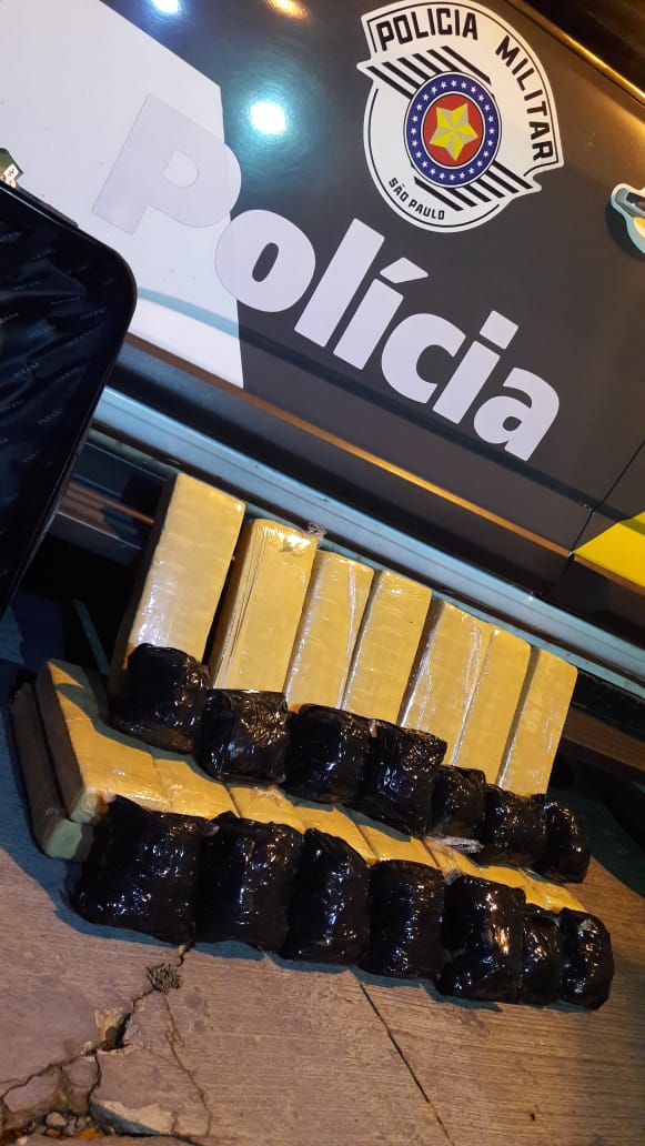 Passageiro de ônibus é detido portando maconha e Skank em ônibus pela Rodovia Raposo Tavares