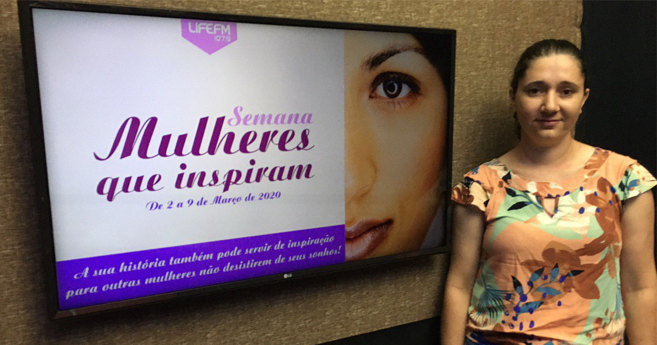 Empresária Francieli Simionato marca presença na Semana da Mulher da Rádio Life FM
