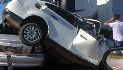 Acidente grave evolve dois automóveis e um caminhão pela SP-294 em Parapuã