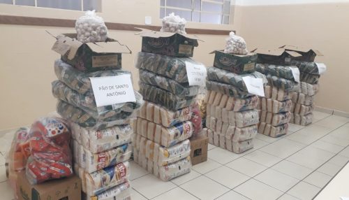 Secretaria Municipal de Educação de Adamantina repassa alimentos para o Fundo Social de Solidariedade