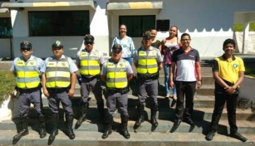 Ação solidária entrega marmitas à caminhoneiros