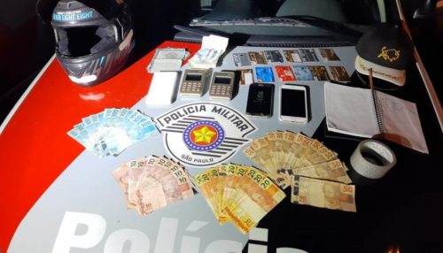 Polícia Militar prende estelionatário que aplicava golpes na região, recupera cartões de vítimas e dinheiro
