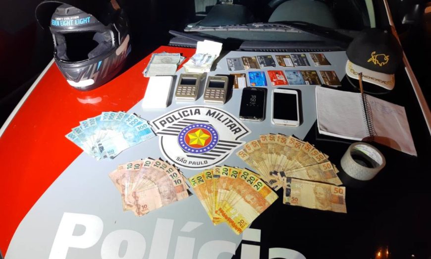 Polícia Militar prende estelionatário que aplicava golpes na região, recupera cartões de vítimas e dinheiro