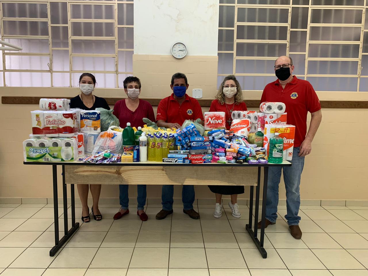 Fundo Social de Solidariedade de Adamantina recebe 84 kits de produtos de higiene e limpeza do Lions Club