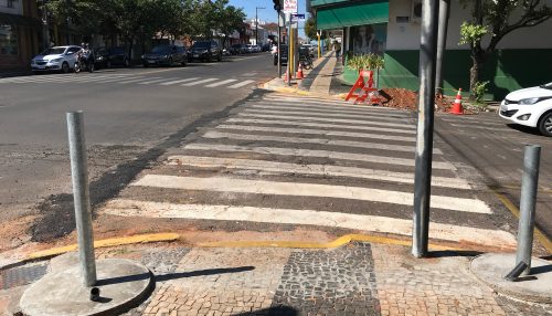 Semáforos serão substituídos por totens semafóricos em dois cruzamentos na Rio Branco em Adamantina