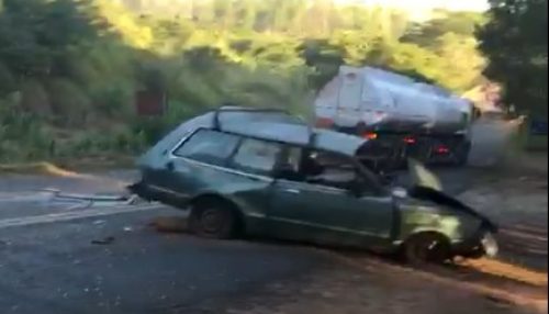 Choque frontal entre dois veículos deixa duas vítimas fatais na Vicinal Plácido Rocha na ponte do Rio Feio em Adamantina