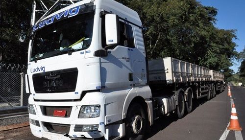 Acidente de trânsito na SP-294 envolve engavetamento de três veículos