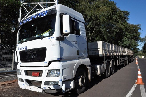 Acidente de trânsito na SP-294 envolve engavetamento de três veículos