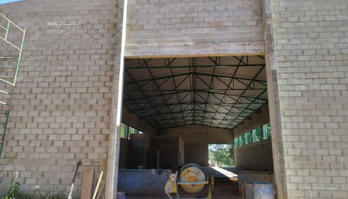 Construção do barracão da coleta seletiva continua em Adamantina