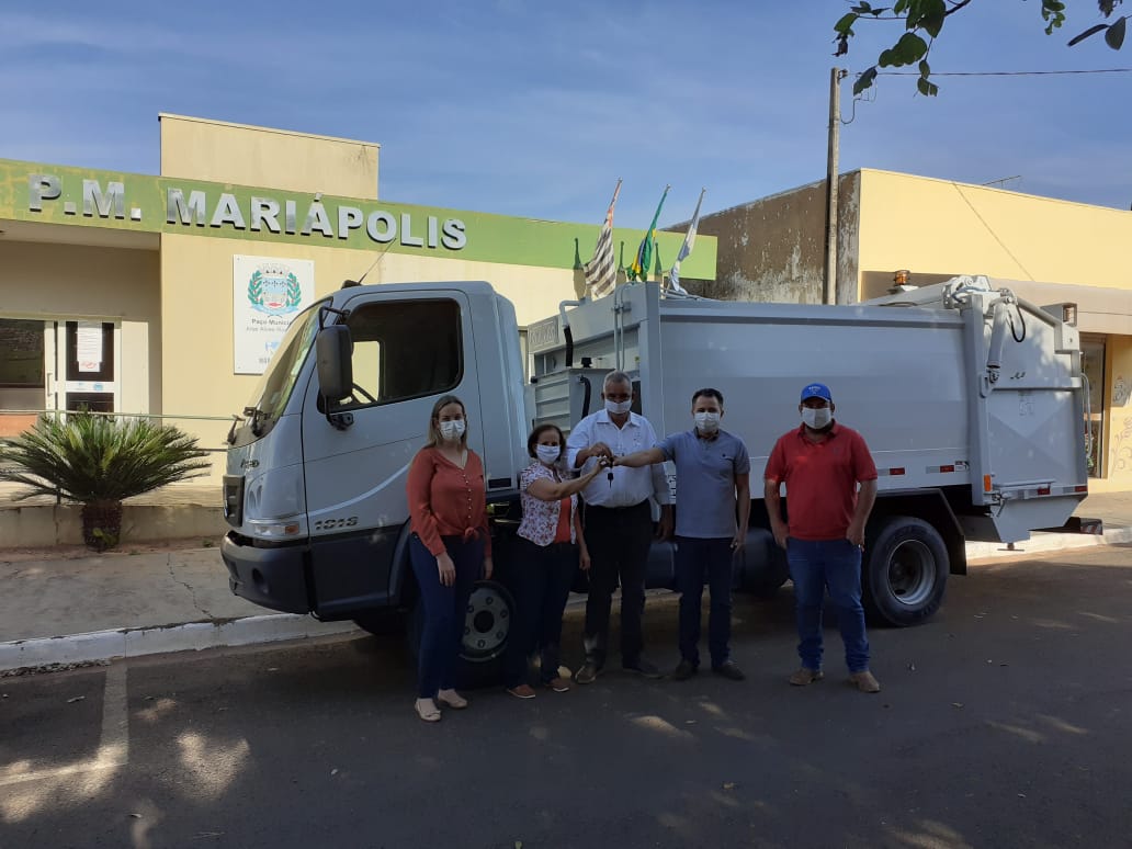 Prefeito Val Dantas conquista caminhão compactador de lixo para Mariápolis