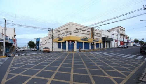 Comércio pode retornar atividades na segunda-feira (01)