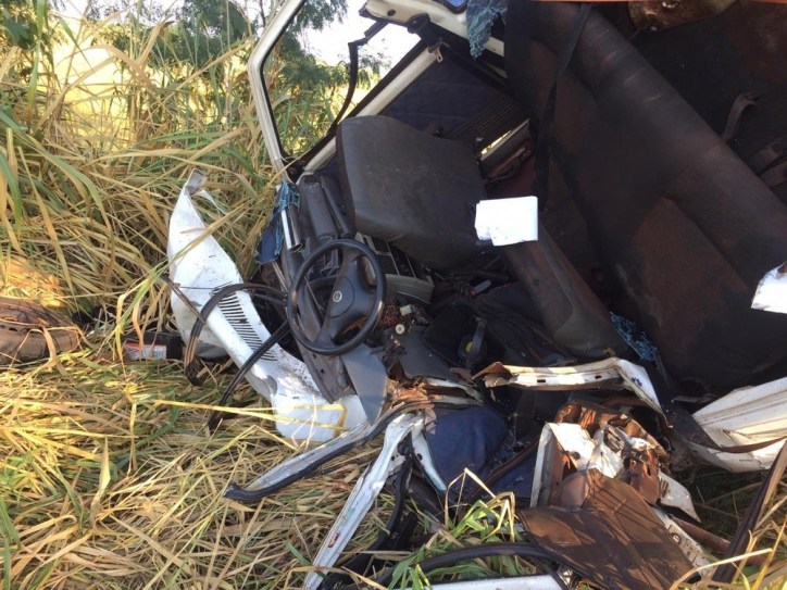 Acidente entre carro e furgão deixa um morto e dois feridos em Monte Castelo