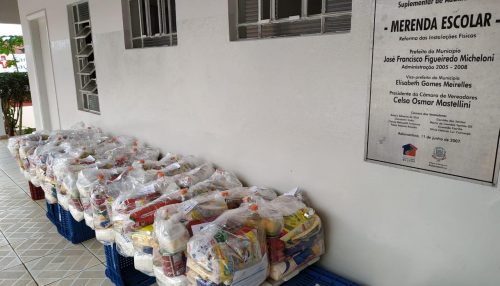 Prefeitura do Município de Adamantina entrega kits de alimentação escolar