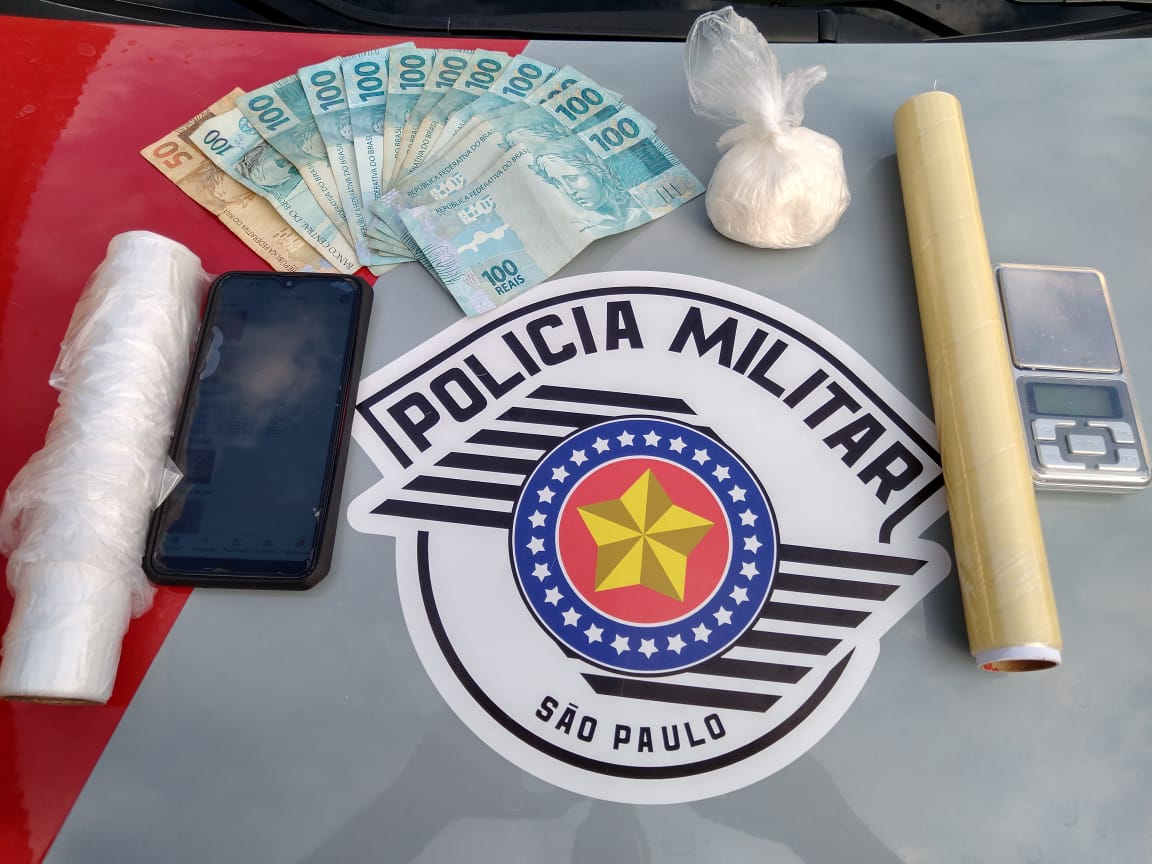 Polícia Militar prende dois homens por tráfico de drogas e apreende mais de R$ 1.000,00 reais em Adamantina