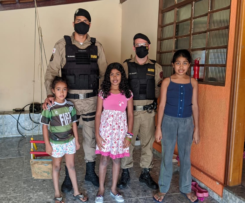Menina de 10 anos liga para polícia pedindo cesta básica e militares reúnem doações