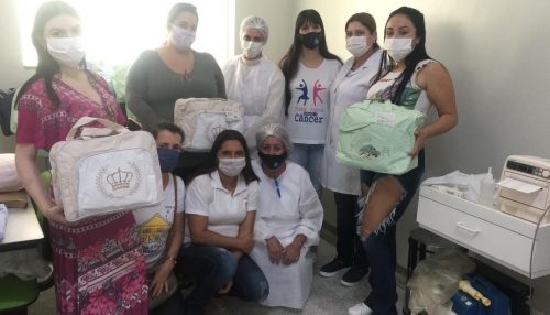 Secretaria de Saúde de Adamantina recebe doação de 16 kits de enxoval de bebê da Casa da Amizade