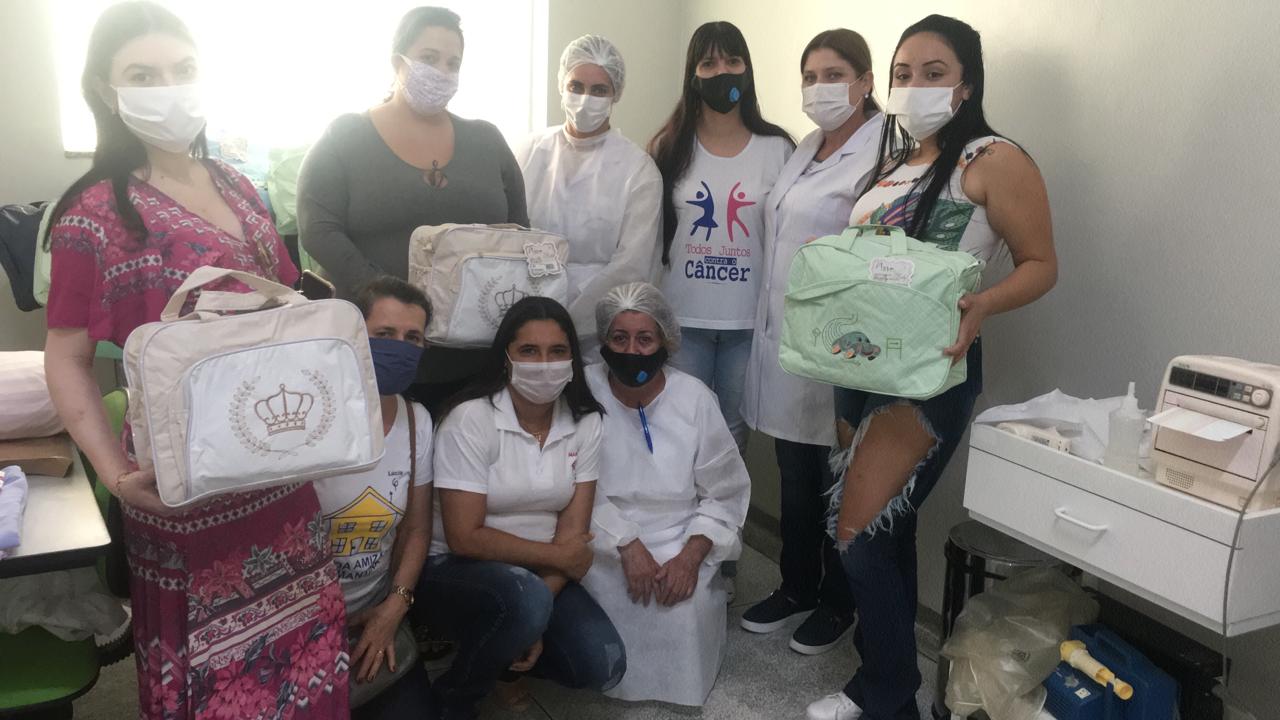 Secretaria de Saúde de Adamantina recebe doação de 16 kits de enxoval de bebê da Casa da Amizade