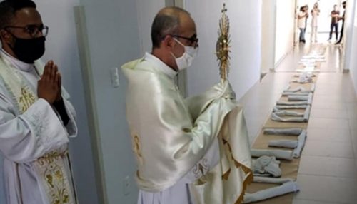 Procissão interna de Corpus Christi, na Santa Casa de Adamantina, arrecada 250 toalhas de banho