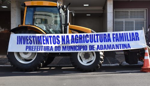 Prefeitura de Adamantina adquire trator agrícola e trator cortador de grama