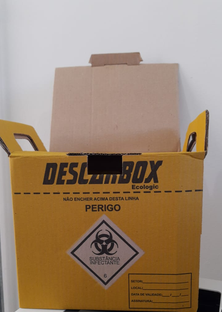 Material perfuro-cortante exige descarte adequado em Adamantina