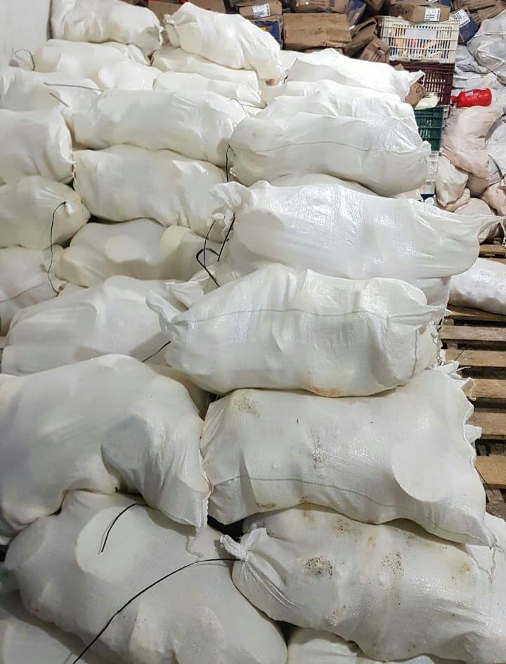 Polícia Militar, após denúncia, fecha fábrica clandestina de queijos e apreende mais de 5 toneladas de produto estragado