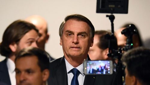 Bolsonaro sanciona flexibilização do ano escolar, mas veta apoio federal na pandemia
