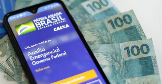 Área econômica chega a R$ 300 para auxílio emergencial pedido por Bolsonaro, e Renda Brasil fica para segundo momento