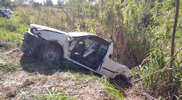 Homem sofre ferimentos em acidente registrado na SP-294, em Osvaldo Cruz