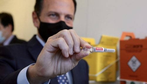 Vacina chinesa contra Covid-19 pode estar disponível no SUS em dezembro, diz Doria