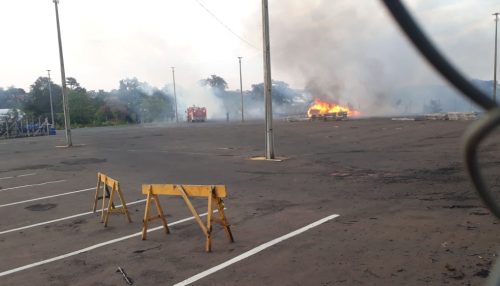 Fogo próximo ao local do evento Cine Drive-in faz sessão da noite ser cancelada
