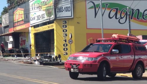 Incêndio destrói loja de tintas e mobiliza Corpo de Bombeiros em Presidente Prudente