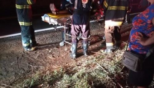 Três pessoas ficam feridas em acidente com ônibus que viria para Adamantina