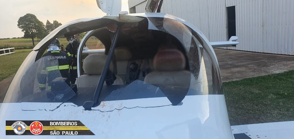 Acidente com urubu e aeronave causa pouso forçado