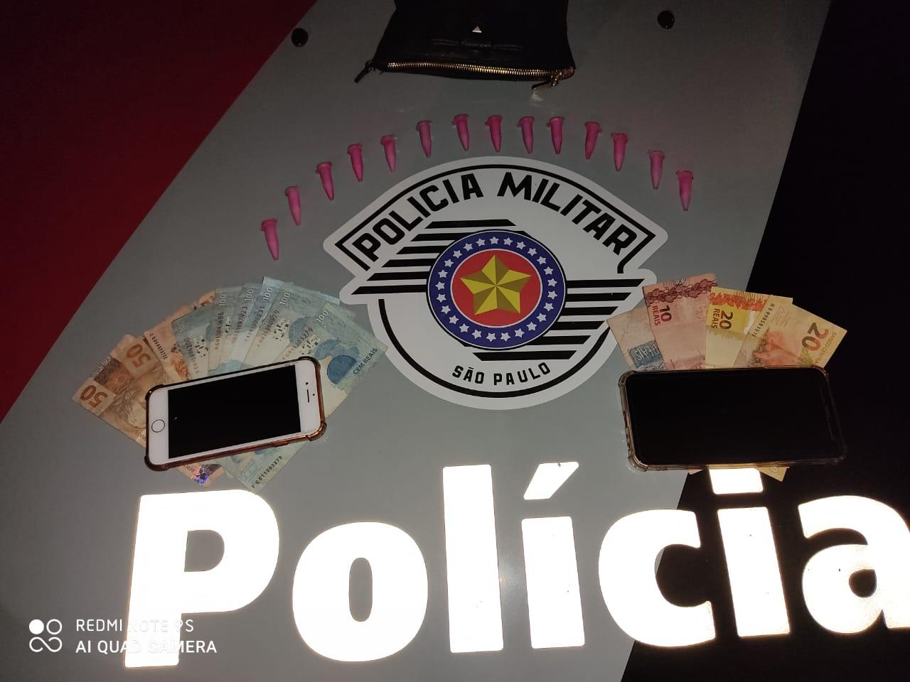 Um homem e uma mulher são presos por tráfico de drogas em Adamantina