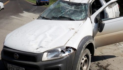 Capotamento na SP-294 deixa motorista levemente ferido
