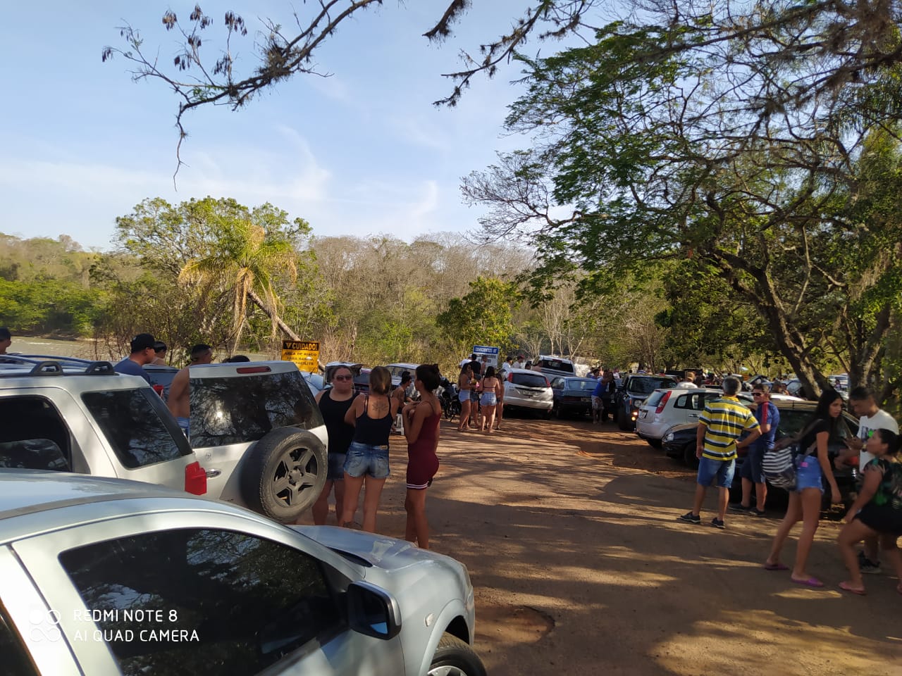 Aglomeração no Salto Botelho de Lucélia movimentou as redes sociais neste domingo (06)