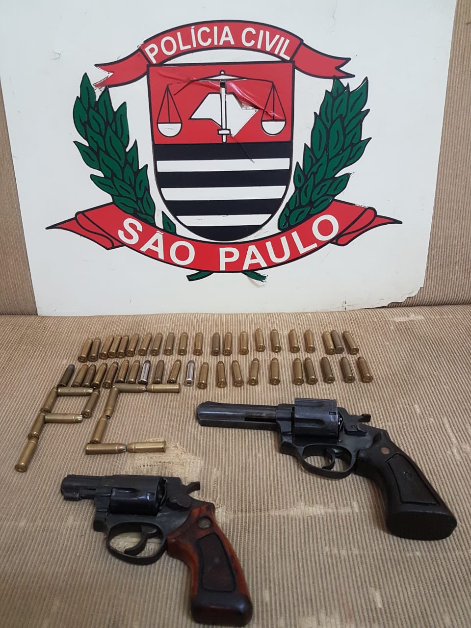 Policiais Civis de Junqueirópolis prende em flagrante homem por posse de arma de fogo