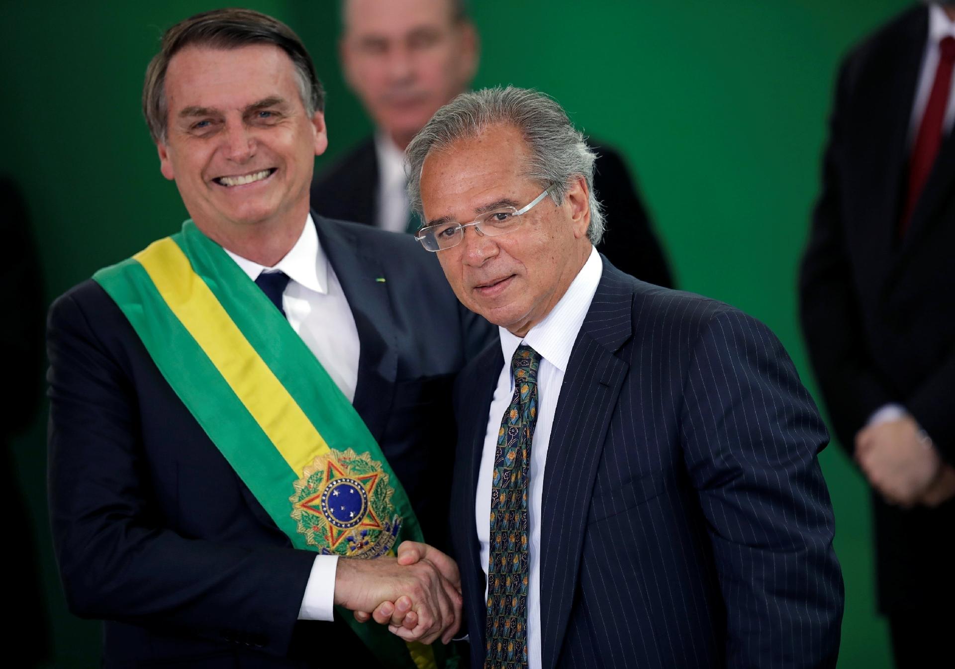 Bolsonaro anuncia prorrogação do auxílio emergencial até o fim do ano; parcelas serão de R$ 300