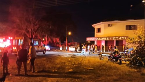 Casa pega fogo e homem morre carbonizado no Parque dos Pinheiros, em Álvares Machado