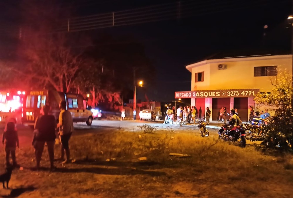 Casa pega fogo e homem morre carbonizado no Parque dos Pinheiros, em Álvares Machado