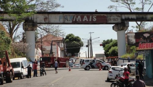 Após horas de negociação, mulher desiste de pular de pontilhão